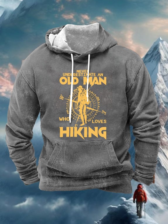 Men's Never Underestimate An Old Man Who Loves Hiking Print Casual Hooded Sweatshirt