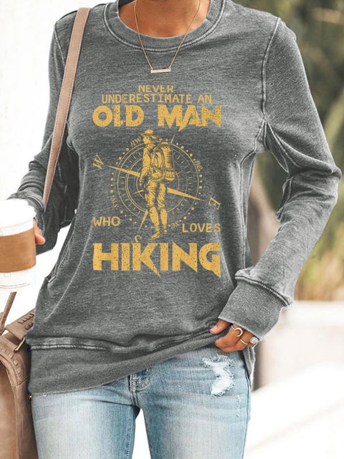 Women's Never Underestimate an Old Man Who Loves Hiking Print Sweatshirt