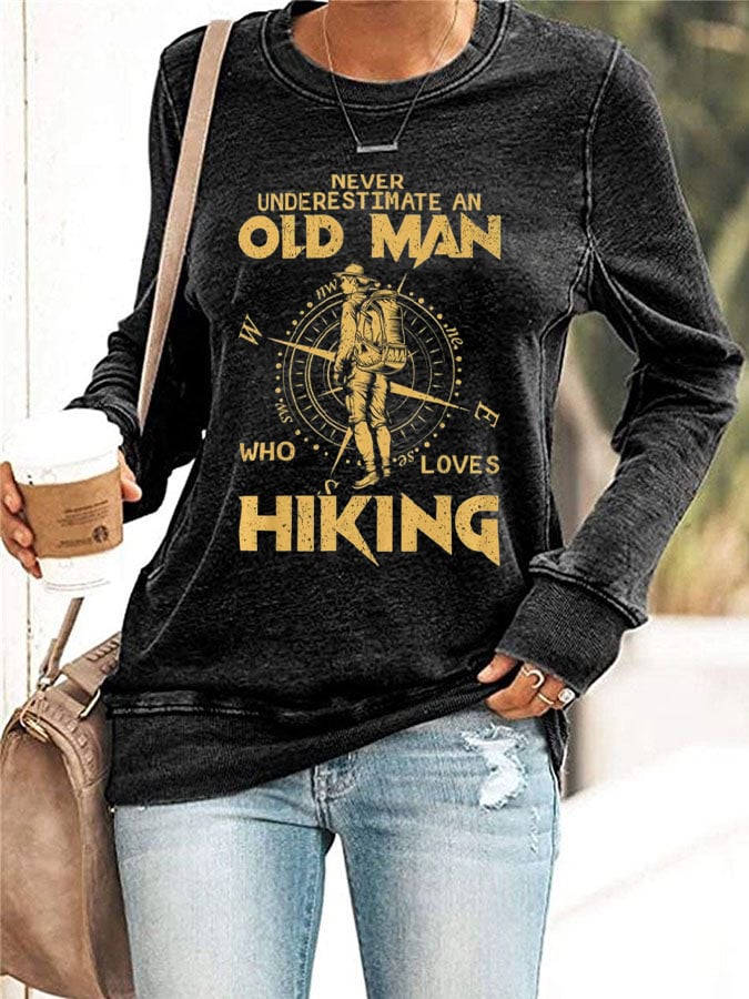 Women's Never Underestimate an Old Man Who Loves Hiking Print Sweatshirt